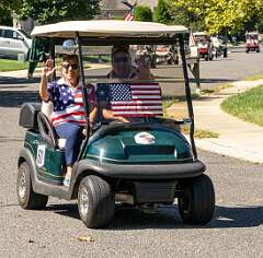 13: GolfCartParade-13
