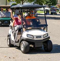 3: GolfCartParade-3