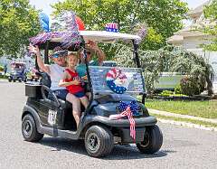 206: golfCartParade-15