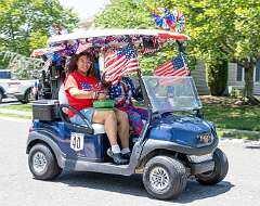 95: golfCartParade-19