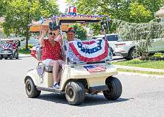 16: golfCartParade-40